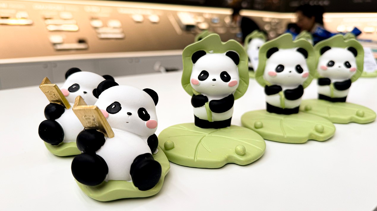 MOONS' Panda Gifts